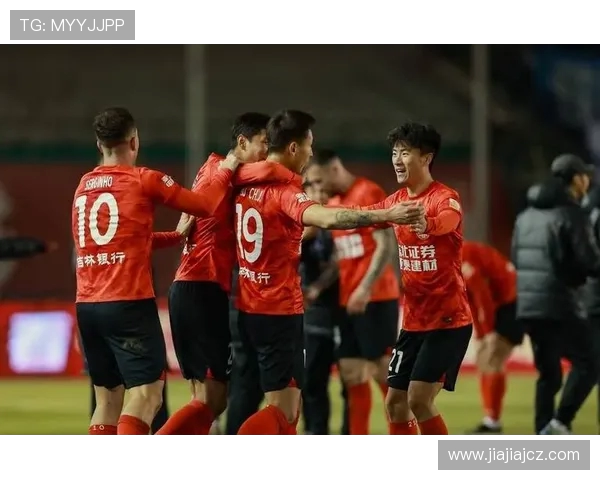 激烈对决再掀高潮双方比分紧咬比赛悬念持续到最后一刻