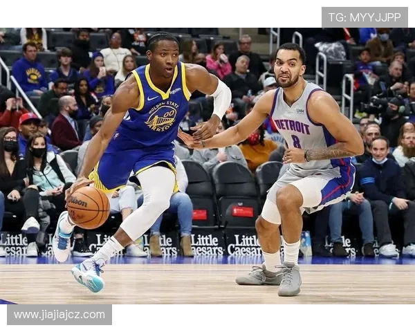 勇士与骑士激战再起 纵深对决再掀高潮 展现巅峰对决的篮球魅力