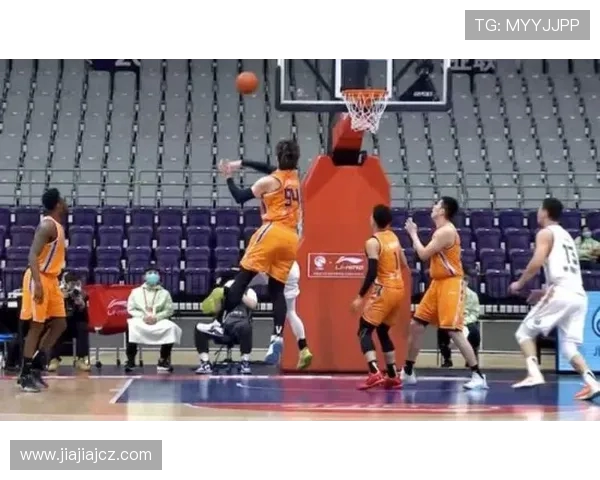 南京篮球队在洲际杯中的灵活性展现与战术调整分析