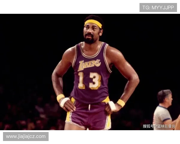 威尔特·张伯伦的传奇生涯:篮球巨星背后的奋斗与荣耀 威尔特·张伯伦的传奇生涯:篮球巨星背后的奋斗与荣耀