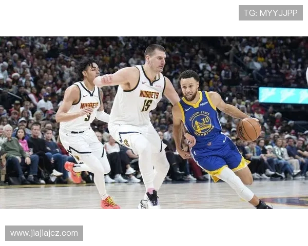 2016年圣诞大战勇士与骑士的激烈对决回顾与精彩瞬间分析