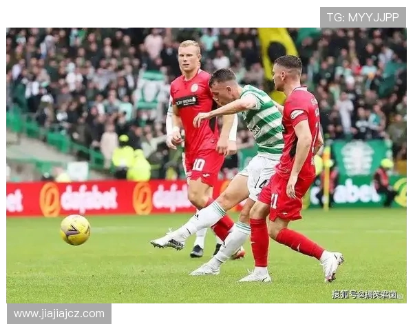 亨克与贝西克塔在欧联杯小组赛中展开激烈对决，谁能笑到最后